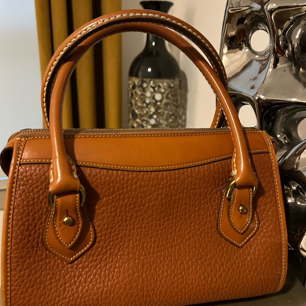 VINTAGE Dooney and Bourke Elegant Tan Leather Handbag - Picture 2 of 6